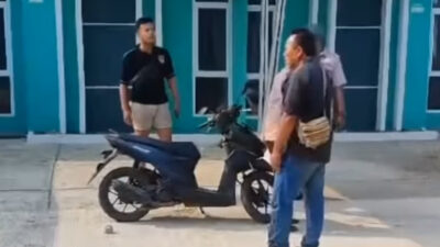 Viral! Akamsi Bekasi Paksa Warga Perumahan Pakai Jasanya Renovasi Rumah