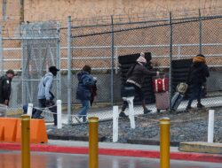 Trump Peringatkan Pejabat Kota dan Negara Bagian untuk Tidak Melawan Penindakan Imigrasi