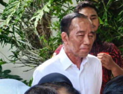 Jokowi Ulang Tahun ke-64, Warga Meriahkan dengan Tumpeng dan Kue Tart, Doakan Panjang Umur