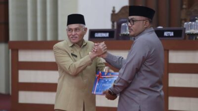 Sekda Sultra Wakili Gubernur Sampaikan Ranperda Pertanggungjawaban APBD 2024 di Paripurna DPRD