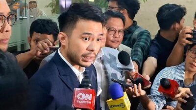 Tolak Tunjukkan Ijazah Asli, Kuasa Hukum Jokowi: Percaya Puslabfor atau Roy Suryo?