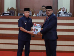 Gubernur Sultra Serahkan Dokumen RPJMD 2025–2029 ke DPRD, Tegaskan Komitmen Membangun Lima Tahun ke Depan