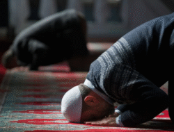 Menggapai Cahaya di Tengah Gelap: Keutamaan Tahajud