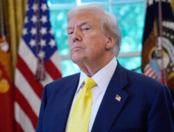 200 Hari Trump: Kekuasaan Menguat, Demokrasi Amerika Terancam