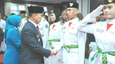 Pengukuhan Paskibraka Sultra 2025, Gubernur Andi Sampaikan Pesan Kebanggaan