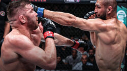 Khamzat Chimaev Raih Sabuk Juara Dunia Usai Libas Dricus Du Plessis