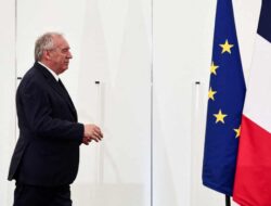 Pendana Menteri Prancis Terjepit: Anggaran Mandek, Oposisi Bersatu Gulingkan Pemerintah