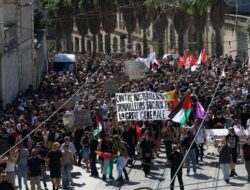 Gelombang Protes Nasional Guncang Prancis di Tengah Krisis Politik