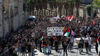 Gelombang Protes Nasional Guncang Prancis di Tengah Krisis Politik