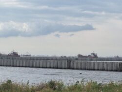 Cuci Tangan di Laut Cilincing: Pramono Anung dan Politik Pencitraan yang Retak”