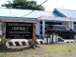 Masyarakat Tuntut DPRD Makzulkan Bupati Buton Selatan