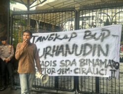 Puluhan Mahasiswa Geruduk Kejagung, Desak Penangkapan Bupati Bombana Burhanuddin Terkait Korupsi Jembatan Cirauci II Butur