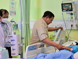 Presiden Prabowo Jenguk Korban Kecelakaan Mobil Program MBG di RSUD Koja