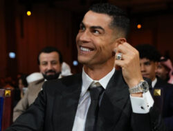 Cristiano Ronaldo Raih Pemain Timur Tengah Terbaik di Globe Soccer Awards 2025, Bidik 1.000 Gol “Insyaallah”