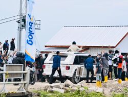 Presiden Prabowo Kunjungi Karawang, Tegaskan Swasembada Pangan sebagai Pilar Kedaulatan Nasional