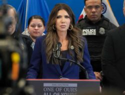 Anggota DPR AS Ajukan Pemakzulan Menteri Keamanan Dalam Negeri Trump Usai Penembakan Warga Sipil