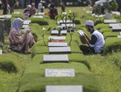 Doa Ziarah Kubur Lengkap Sesuai Sunnah, Panduan Amalan dan Adabnya bagi Muslim