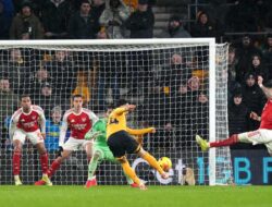 Petaka Menit Akhir, Wolver Tahan Imbang Arsenal