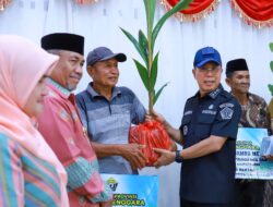 Safari Ramadan di Pulau Muna, Gubernur Salurkan Alsintan dan Ribuan Hektare Benih Perkebunan untuk Petani