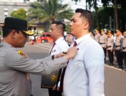 Publik Apresiasi Kapolda Metro Jaya Berikan Pin Emas Kapolri atas Pengungkapan 516 Kg Sabu