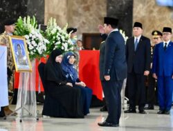 Presiden Prabowo Beri Penghormatan Terakhir untuk Tiga Prajurit TNI yang Gugur di Lebanon