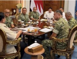 Presiden Prabowo Terima Laporan Pembangunan 300 Jembatan dan Renovasi Sekolah Terdampak Bencana dari KSAD