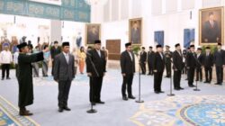 Presiden Prabowo Lantik Hanif Faisol Nurofiq, Mohammad Jumhur Hidayat, dan Hasan Nasbi