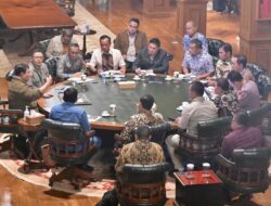 Ratas di Hambalang, Presiden Prabowo Bahas Aspirasi Pekerja hingga Peran Kampus untuk Bangun Daerah 