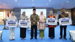 Gubernur Sultra Serahkan Bantuan Dana Pendidikan Sultra Cerdas 2026 ke 150 Mahasiswa